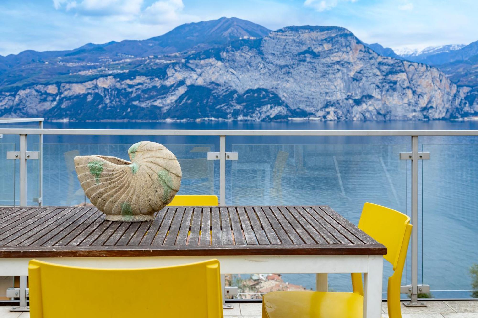 Ca De L'Angelon Aparthotel Brenzone sul Garda Exteriör bild