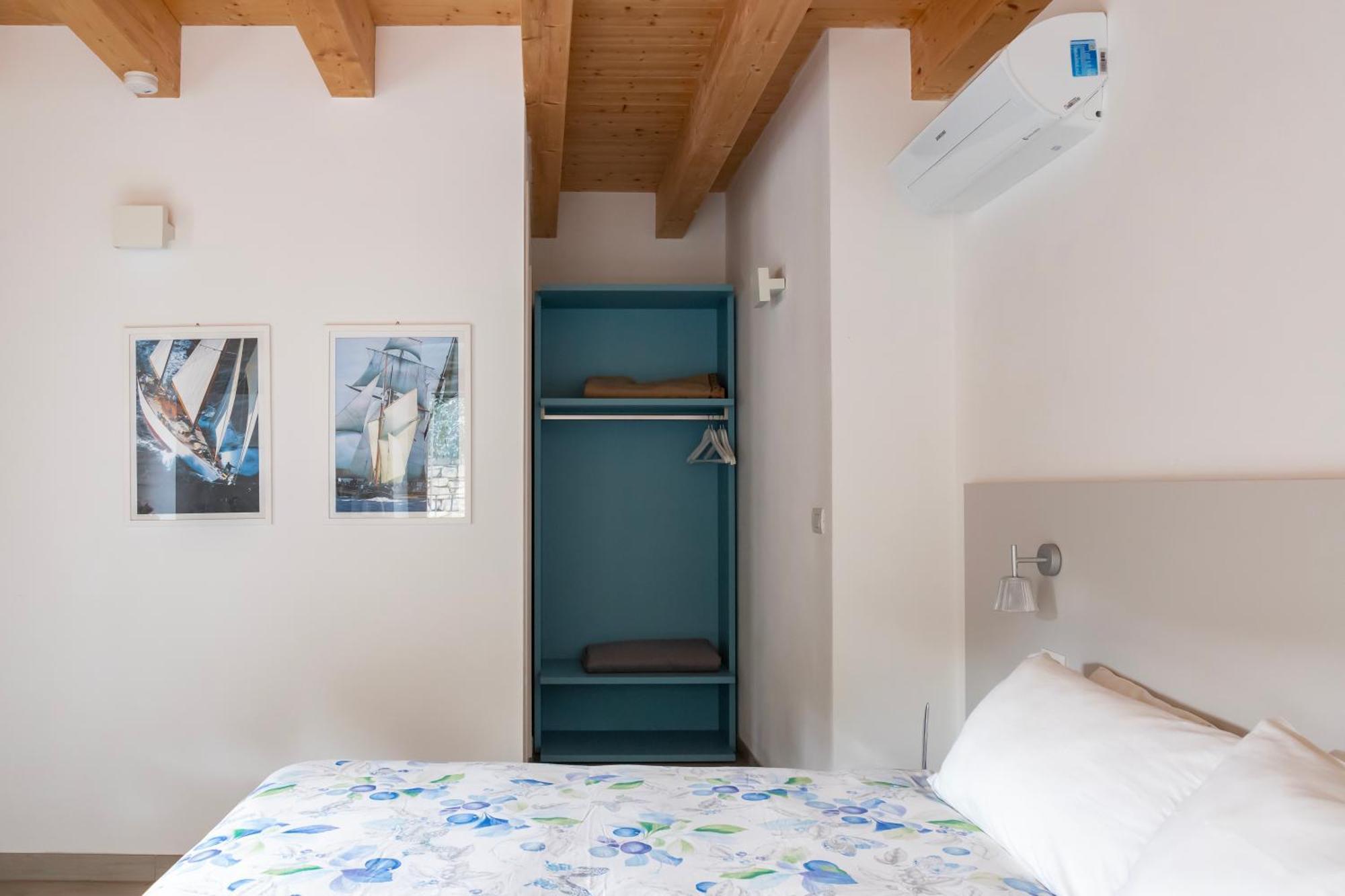 Ca De L'Angelon Aparthotel Brenzone sul Garda Rum bild